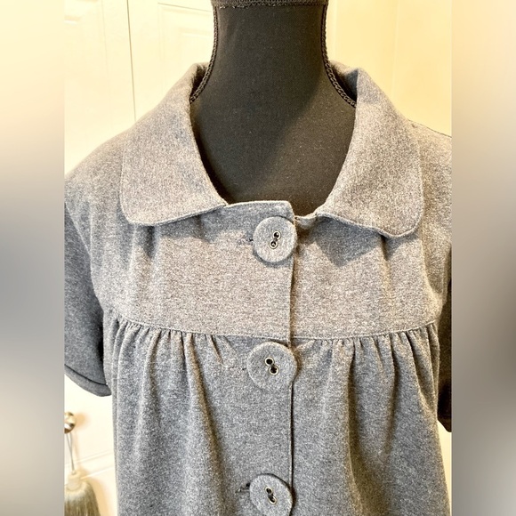 Coupée Collection  sweet little poupée jacket, short sleeves, 3 large buttons 🩶 - Picture 13 of 14